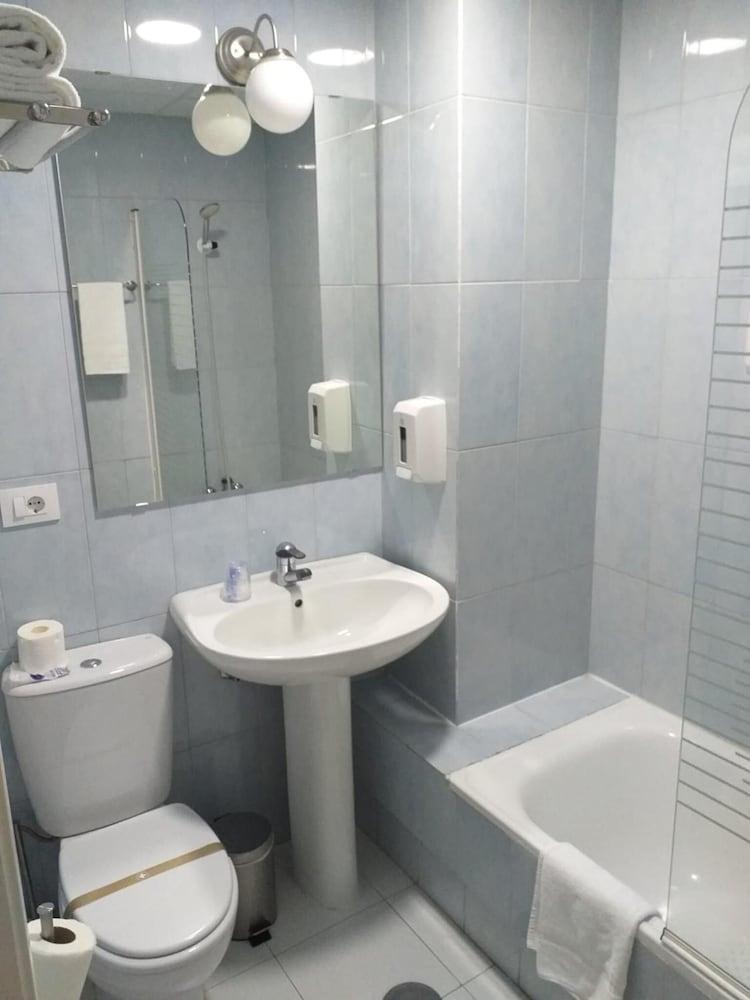 Hotel Alda Estacion 庞特维德拉 外观 照片